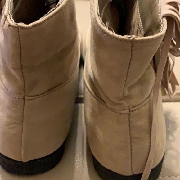 Faux suede booties size 7/8 - Picture 2 of 4